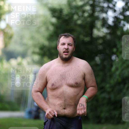 15.06.2025 - 7 Türme Triathlon Michael Strokosch http://msf.ph/oto/7930755 15.06.2025 12:28:55 Schwimmen 552, 554, 574, 640 meine-sportfotos.de