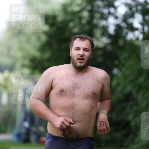 15.06.2025 - 7 Türme Triathlon Michael Strokosch http://msf.ph/oto/7930757 15.06.2025 12:28:55 Schwimmen 552, 554, 574, 640 meine-sportfotos.de