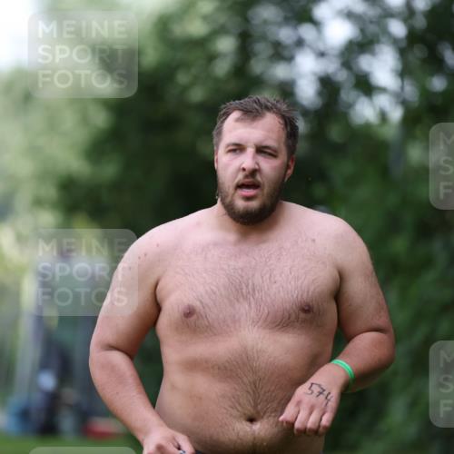 15.06.2025 - 7 Türme Triathlon Michael Strokosch http://msf.ph/oto/7930758 15.06.2025 12:28:55 Schwimmen 552, 554, 574, 640 meine-sportfotos.de