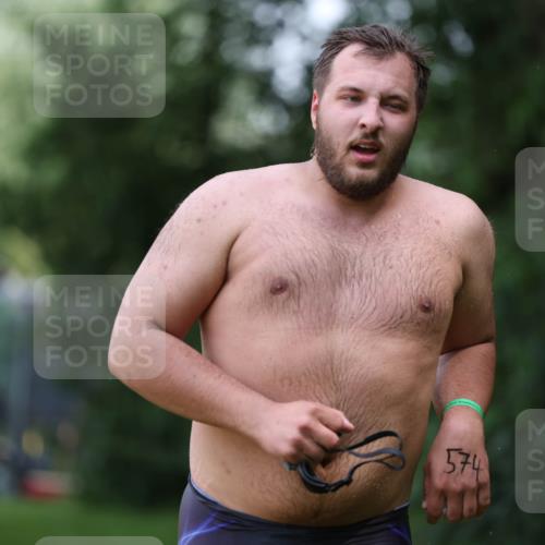 15.06.2025 - 7 Türme Triathlon Michael Strokosch http://msf.ph/oto/7930760 15.06.2025 12:28:56 Schwimmen 552, 554, 574, 640 meine-sportfotos.de