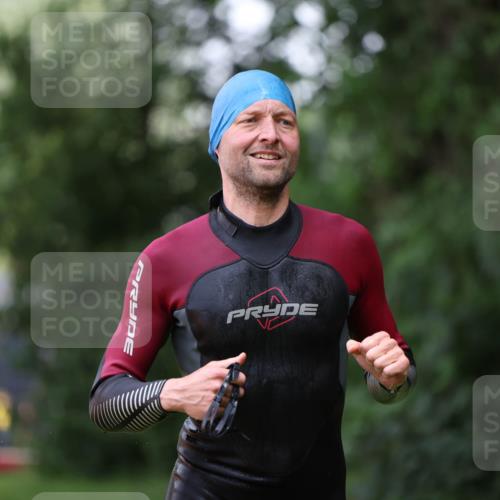 15.06.2025 - 7 Türme Triathlon Michael Strokosch http://msf.ph/oto/7930788 15.06.2025 12:29:13 Schwimmen 427, 502, 554, 640 meine-sportfotos.de