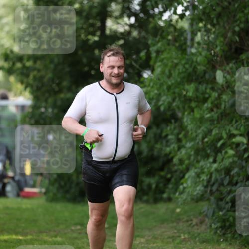 15.06.2025 - 7 Türme Triathlon Michael Strokosch http://msf.ph/oto/7930791 15.06.2025 12:29:18 Schwimmen 427, 502, 640 meine-sportfotos.de