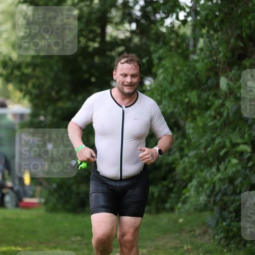 15.06.2025 - 7 Türme Triathlon Michael Strokosch http://msf.ph/oto/7930792 15.06.2025 12:29:18 Schwimmen 427, 502, 640 meine-sportfotos.de