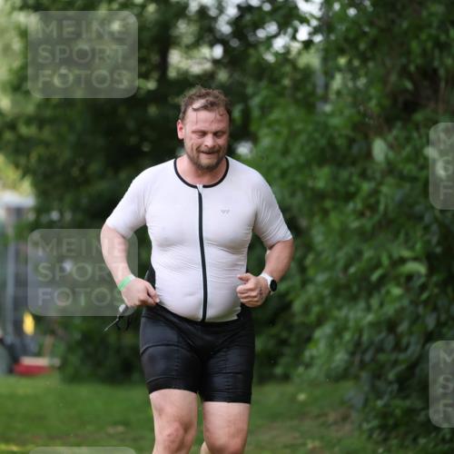 15.06.2025 - 7 Türme Triathlon Michael Strokosch http://msf.ph/oto/7930793 15.06.2025 12:29:18 Schwimmen 427, 502, 640 meine-sportfotos.de