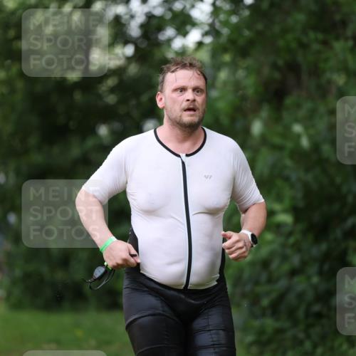 15.06.2025 - 7 Türme Triathlon Michael Strokosch http://msf.ph/oto/7930796 15.06.2025 12:29:19 Schwimmen 427, 502, 640 meine-sportfotos.de