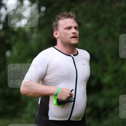 15.06.2025 - 7 Türme Triathlon Michael Strokosch http://msf.ph/oto/7930800 15.06.2025 12:29:20 Schwimmen 427, 502, 640 meine-sportfotos.de