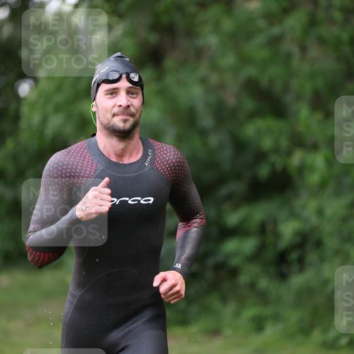 15.06.2025 - 7 Türme Triathlon Michael Strokosch http://msf.ph/oto/7930823 15.06.2025 12:29:52 Schwimmen 545, 644 meine-sportfotos.de