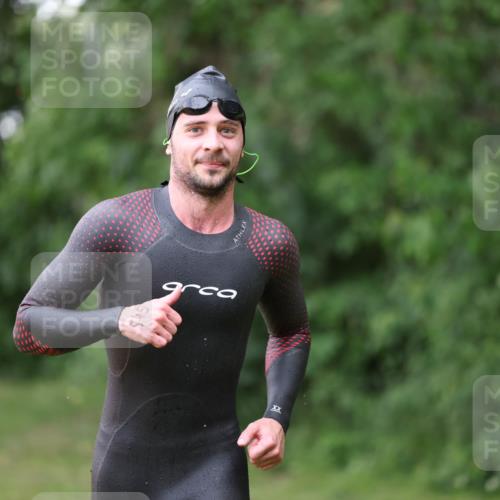 15.06.2025 - 7 Türme Triathlon Michael Strokosch http://msf.ph/oto/7930825 15.06.2025 12:29:52 Schwimmen 545, 644 meine-sportfotos.de