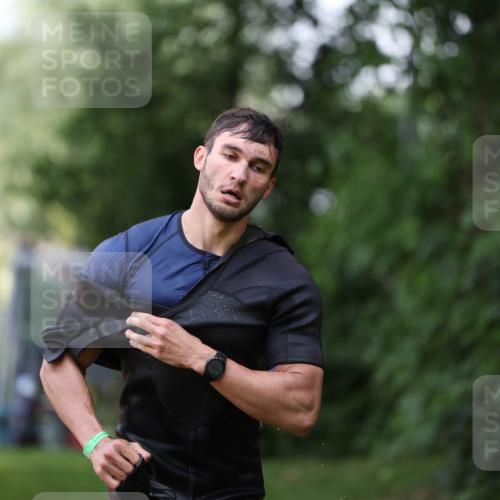 15.06.2025 - 7 Türme Triathlon Michael Strokosch http://msf.ph/oto/7930851 15.06.2025 12:30:23 Schwimmen 464, 522, 544 meine-sportfotos.de
