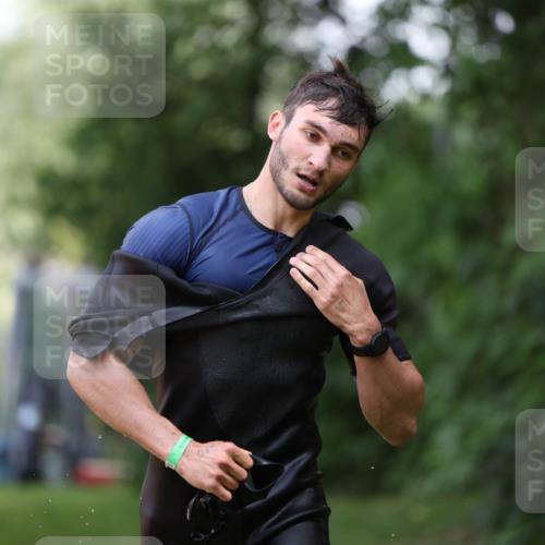 15.06.2025 - 7 Türme Triathlon Michael Strokosch http://msf.ph/oto/7930852 15.06.2025 12:30:23 Schwimmen 464, 522, 544 meine-sportfotos.de