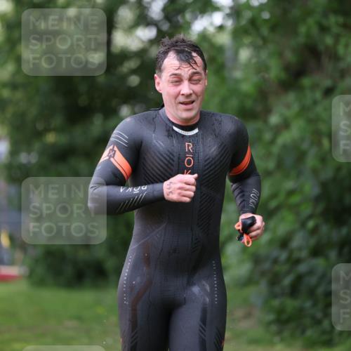 15.06.2025 - 7 Türme Triathlon Michael Strokosch http://msf.ph/oto/7930873 15.06.2025 12:30:31 Schwimmen 464, 522, 544 meine-sportfotos.de