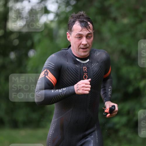 15.06.2025 - 7 Türme Triathlon Michael Strokosch http://msf.ph/oto/7930877 15.06.2025 12:30:31 Schwimmen 464, 522, 544 meine-sportfotos.de