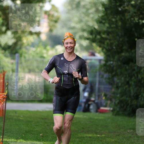 15.06.2025 - 7 Türme Triathlon Michael Strokosch http://msf.ph/oto/7930885 15.06.2025 12:30:59 Schwimmen 383, 670 meine-sportfotos.de