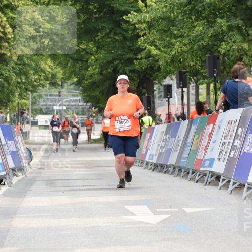 15.06.2025 - REWE Women's Run Strokosch-Dieckow http://msf.ph/oto/7930983 15.06.2025 10:27:20 Ziel  meine-sportfotos.de