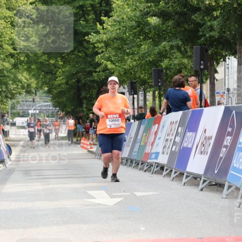 15.06.2025 - REWE Women's Run Strokosch-Dieckow http://msf.ph/oto/7930984 15.06.2025 10:27:22 Ziel 10660 meine-sportfotos.de