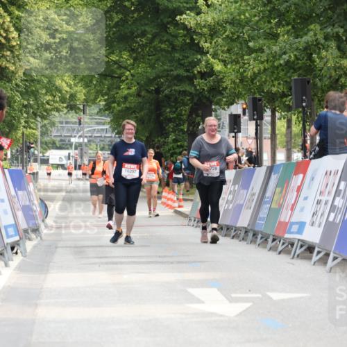 15.06.2025 - REWE Women's Run Strokosch-Dieckow http://msf.ph/oto/7930992 15.06.2025 10:27:51 Ziel  meine-sportfotos.de