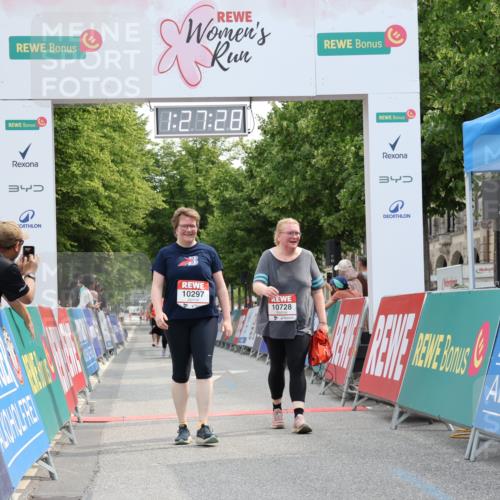 15.06.2025 - REWE Women's Run Strokosch-Dieckow http://msf.ph/oto/7931006 15.06.2025 10:28:06 Ziel 10297, 10728 meine-sportfotos.de