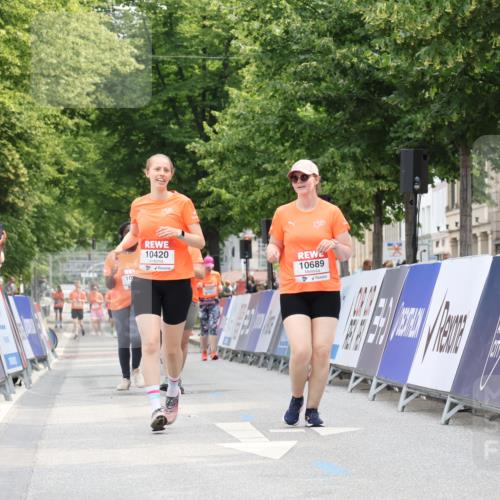 15.06.2025 - REWE Women's Run Strokosch-Dieckow http://msf.ph/oto/7931038 15.06.2025 10:29:14 Ziel 10180, 10420, 10689 meine-sportfotos.de