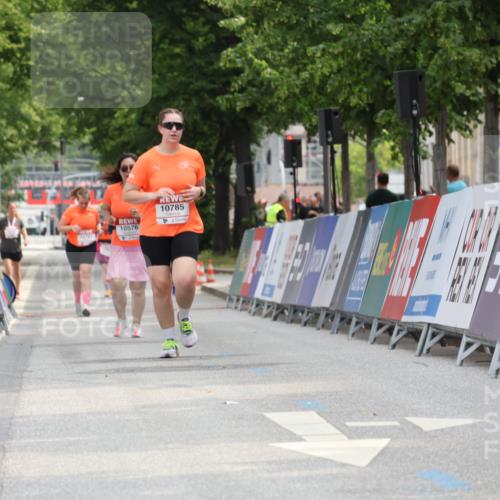 15.06.2025 - REWE Women's Run Strokosch-Dieckow http://msf.ph/oto/7931079 15.06.2025 10:29:41 Ziel  meine-sportfotos.de