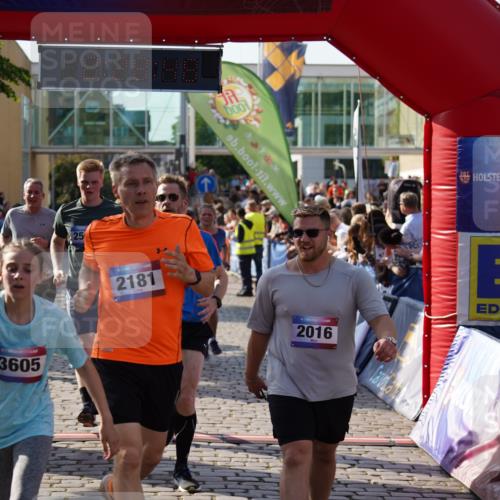 13.06.2025 - Holstenköstenlauf Felixshl http://msf.ph/oto/7931204 13.06.2025 17:58:49 Laufen 2016, 2180, 2181, 2509, 2521, 2522, 2803, 2854, 3079, 3260, 3605, 3644, 3962 meine-sportfotos.de