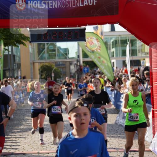 13.06.2025 - Holstenköstenlauf Felixshl http://msf.ph/oto/7931390 13.06.2025 17:59:28 Laufen 2221, 2642, 2904, 3017, 3252, 3253, 3289, 3583, 3628, 3714, 3717, 3973 meine-sportfotos.de