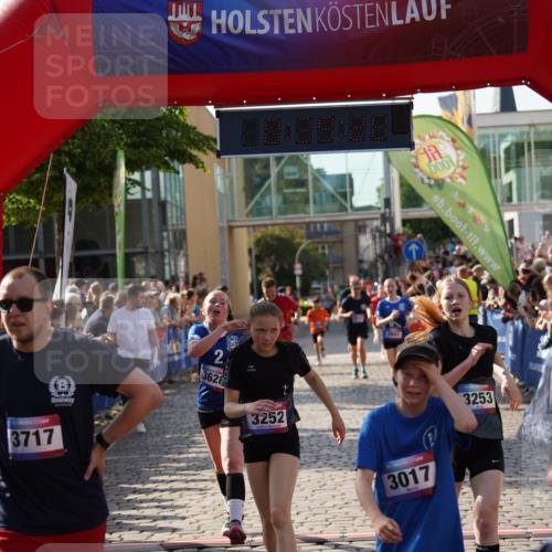 13.06.2025 - Holstenköstenlauf Felixshl http://msf.ph/oto/7931393 13.06.2025 17:59:29 Laufen 2221, 2904, 3017, 3042, 3252, 3253, 3289, 3583, 3628, 3714, 3717, 3973 meine-sportfotos.de