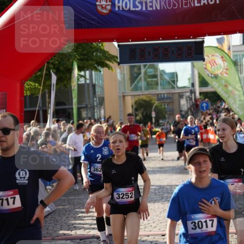 13.06.2025 - Holstenköstenlauf Felixshl http://msf.ph/oto/7931407 13.06.2025 17:59:30 Laufen 2221, 2904, 3017, 3042, 3252, 3253, 3289, 3583, 3628, 3714, 3717, 3973 meine-sportfotos.de
