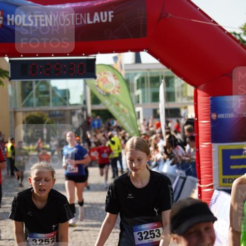 13.06.2025 - Holstenköstenlauf Felixshl http://msf.ph/oto/7931410 13.06.2025 17:59:31 Laufen 2221, 2904, 3042, 3252, 3253, 3289, 3583, 3628, 3714, 3973 meine-sportfotos.de