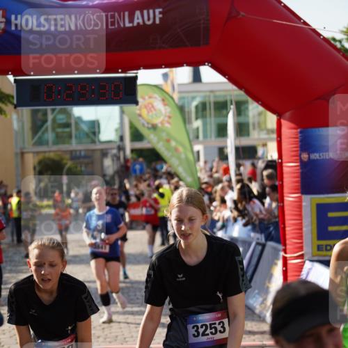 13.06.2025 - Holstenköstenlauf Felixshl http://msf.ph/oto/7931413 13.06.2025 17:59:32 Laufen 2221, 2904, 3042, 3252, 3253, 3583, 3628, 3714, 3973 meine-sportfotos.de