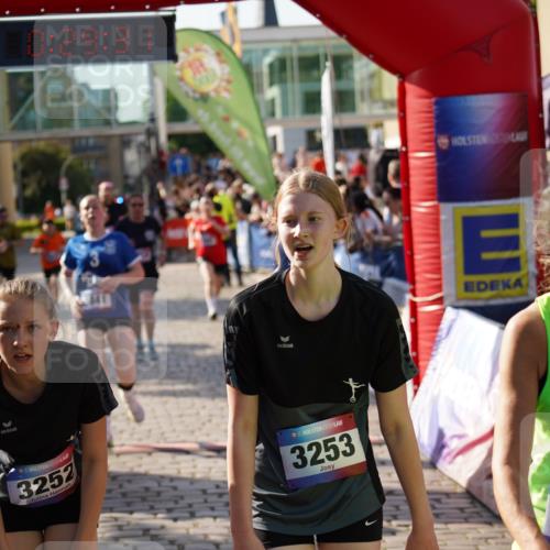 13.06.2025 - Holstenköstenlauf Felixshl http://msf.ph/oto/7931425 13.06.2025 17:59:32 Laufen 2221, 2904, 3042, 3252, 3253, 3583, 3628, 3714, 3973 meine-sportfotos.de
