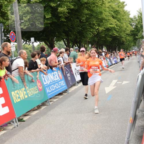 15.06.2025 - REWE Women's Run Strokosch-Dieckow http://msf.ph/oto/7931569 15.06.2025 10:58:16 Ziel 5158, 5162, 5328, 5368, 5442 meine-sportfotos.de