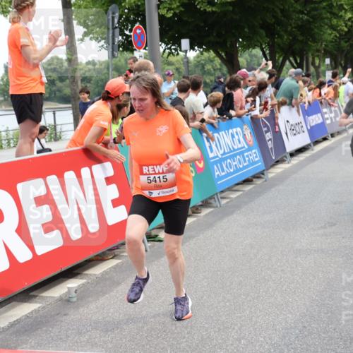 15.06.2025 - REWE Women's Run Strokosch-Dieckow http://msf.ph/oto/7931708 15.06.2025 10:59:19 Ziel 5160, 5194, 5249, 5272, 5349, 5403, 5415, 5455, 5464, 5662, 5687 meine-sportfotos.de