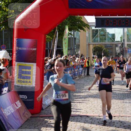 13.06.2025 - Holstenköstenlauf Felixshl http://msf.ph/oto/7931765 13.06.2025 18:00:33 Laufen 2195, 2339, 2346, 2351, 2563, 2587, 3607, 3647, 3653, 3669 meine-sportfotos.de