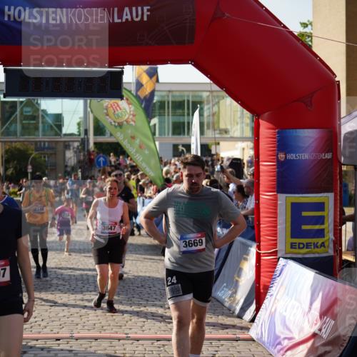13.06.2025 - Holstenköstenlauf Felixshl http://msf.ph/oto/7931780 13.06.2025 18:00:35 Laufen 2195, 2339, 2346, 2351, 2563, 2587, 2808, 3285, 3607, 3647, 3653, 3669 meine-sportfotos.de