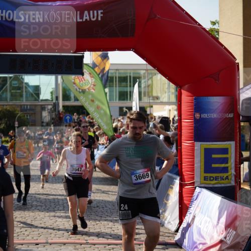 13.06.2025 - Holstenköstenlauf Felixshl http://msf.ph/oto/7931786 13.06.2025 18:00:36 Laufen 2166, 2167, 2195, 2339, 2346, 2351, 2563, 2587, 2808, 3285, 3607, 3647, 3653, 3669, 3803 meine-sportfotos.de