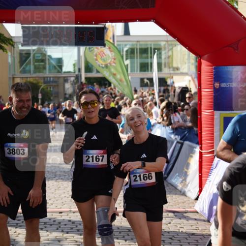 13.06.2025 - Holstenköstenlauf Felixshl http://msf.ph/oto/7931877 13.06.2025 18:00:46 Laufen 2166, 2167, 2375, 2427, 2432, 2557, 2614, 2808, 2887, 3285, 3803, 3956 meine-sportfotos.de