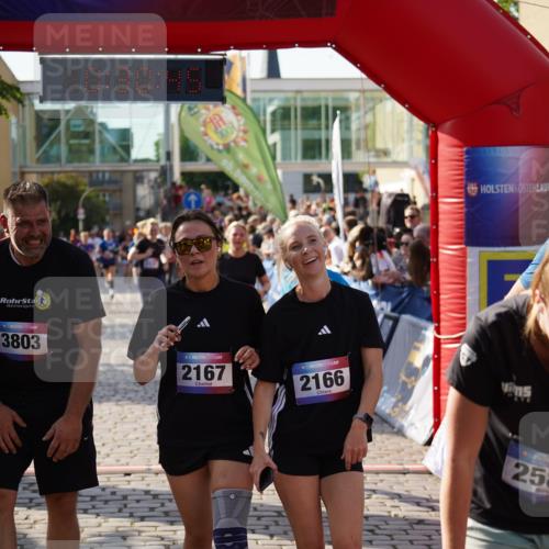 13.06.2025 - Holstenköstenlauf Felixshl http://msf.ph/oto/7931880 13.06.2025 18:00:47 Laufen 2166, 2167, 2375, 2427, 2432, 2557, 2614, 2887, 3803, 3956 meine-sportfotos.de