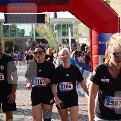 13.06.2025 - Holstenköstenlauf Felixshl http://msf.ph/oto/7931882 13.06.2025 18:00:47 Laufen 2166, 2167, 2375, 2427, 2432, 2557, 2614, 2887, 3803, 3956 meine-sportfotos.de