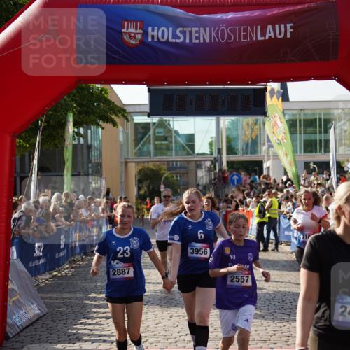 13.06.2025 - Holstenköstenlauf Felixshl http://msf.ph/oto/7931924 13.06.2025 18:00:54 Laufen 2413, 2432, 2557, 2811, 2887, 3101, 3201, 3261, 3723, 3793, 3956 meine-sportfotos.de