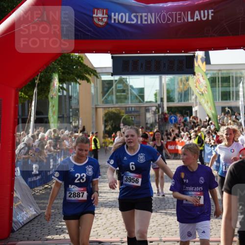 13.06.2025 - Holstenköstenlauf Felixshl http://msf.ph/oto/7931938 13.06.2025 18:00:55 Laufen 2413, 2432, 2557, 2811, 2887, 3101, 3201, 3261, 3723, 3793, 3956 meine-sportfotos.de