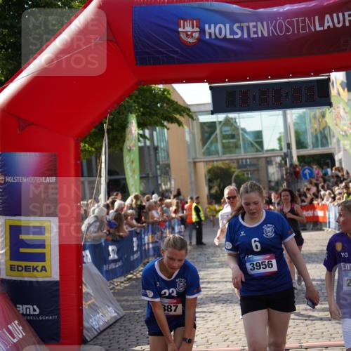 13.06.2025 - Holstenköstenlauf Felixshl http://msf.ph/oto/7931944 13.06.2025 18:00:55 Laufen 2413, 2432, 2557, 2811, 2887, 3101, 3201, 3261, 3723, 3793, 3956 meine-sportfotos.de