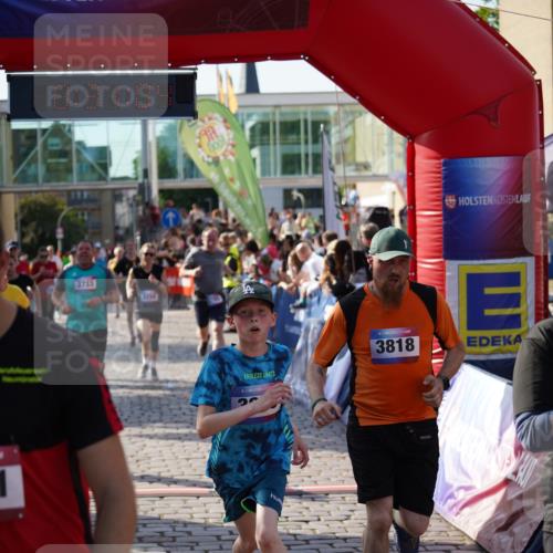 13.06.2025 - Holstenköstenlauf Felixshl http://msf.ph/oto/7931961 13.06.2025 18:01:05 Laufen 2419, 2455, 2470, 2496, 2740, 2785, 2871, 3201, 3256, 3261, 3298, 3713, 3723, 3733, 3793, 3818, 3819 meine-sportfotos.de