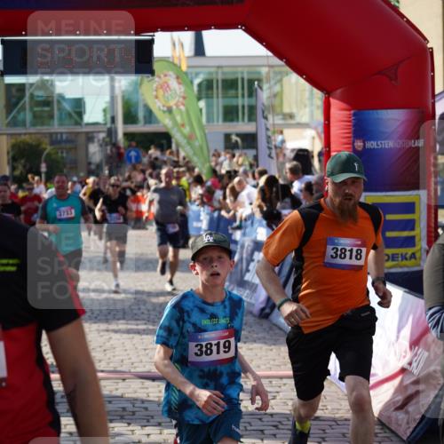 13.06.2025 - Holstenköstenlauf Felixshl http://msf.ph/oto/7931964 13.06.2025 18:01:05 Laufen 2419, 2455, 2470, 2496, 2740, 2785, 2871, 3201, 3256, 3261, 3298, 3713, 3723, 3733, 3793, 3818, 3819 meine-sportfotos.de
