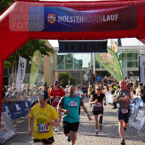 13.06.2025 - Holstenköstenlauf Felixshl http://msf.ph/oto/7931978 13.06.2025 18:01:06 Laufen 2419, 2455, 2470, 2496, 2740, 2785, 2871, 3256, 3298, 3713, 3723, 3733, 3793, 3818, 3819 meine-sportfotos.de