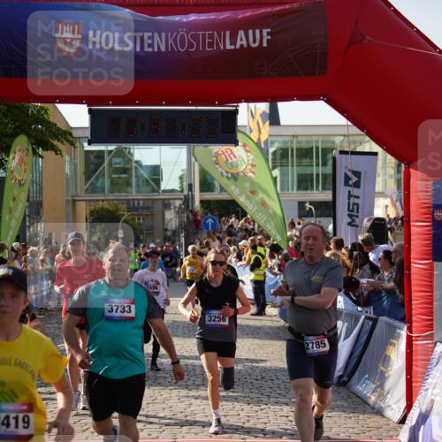 13.06.2025 - Holstenköstenlauf Felixshl http://msf.ph/oto/7931981 13.06.2025 18:01:07 Laufen 2419, 2455, 2470, 2496, 2740, 2785, 2853, 2871, 3256, 3298, 3713, 3733, 3818, 3819 meine-sportfotos.de
