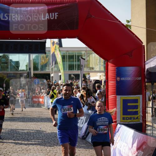 13.06.2025 - Holstenköstenlauf Felixshl http://msf.ph/oto/7932271 13.06.2025 18:01:32 Laufen 2288, 2425, 2815, 2894, 3023, 3197, 3244, 3585, 3711 meine-sportfotos.de
