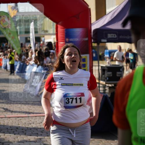 13.06.2025 - Holstenköstenlauf Felixshl http://msf.ph/oto/7932356 13.06.2025 18:01:41 Laufen 2288, 2425, 2454, 2890, 3646, 3710, 3711, 3822 meine-sportfotos.de