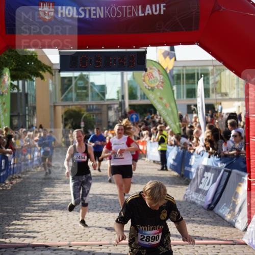 13.06.2025 - Holstenköstenlauf Felixshl http://msf.ph/oto/7932390 13.06.2025 18:01:44 Laufen 2231, 2232, 2238, 2252, 2454, 2856, 2890, 3579, 3646, 3710, 3711, 3822, 3900 meine-sportfotos.de