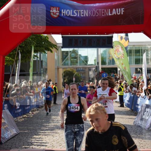13.06.2025 - Holstenköstenlauf Felixshl http://msf.ph/oto/7932401 13.06.2025 18:01:45 Laufen 2231, 2232, 2238, 2252, 2454, 2856, 2890, 3579, 3646, 3710, 3822, 3900 meine-sportfotos.de