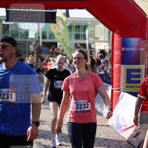 13.06.2025 - Holstenköstenlauf Felixshl http://msf.ph/oto/7932459 13.06.2025 18:01:54 Laufen 2005, 2068, 2231, 2232, 2238, 2252, 2279, 2856, 2920, 3121, 3579, 3618, 3726, 3800, 3900 meine-sportfotos.de